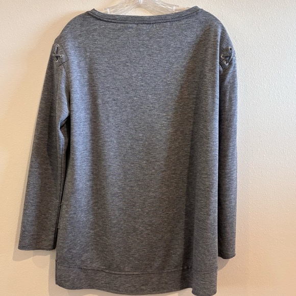 Chico's Zenergy Women's Gray Long Sleeve SZ 1 (Medium) EUC Scoop Neck - Picture 8 of 10